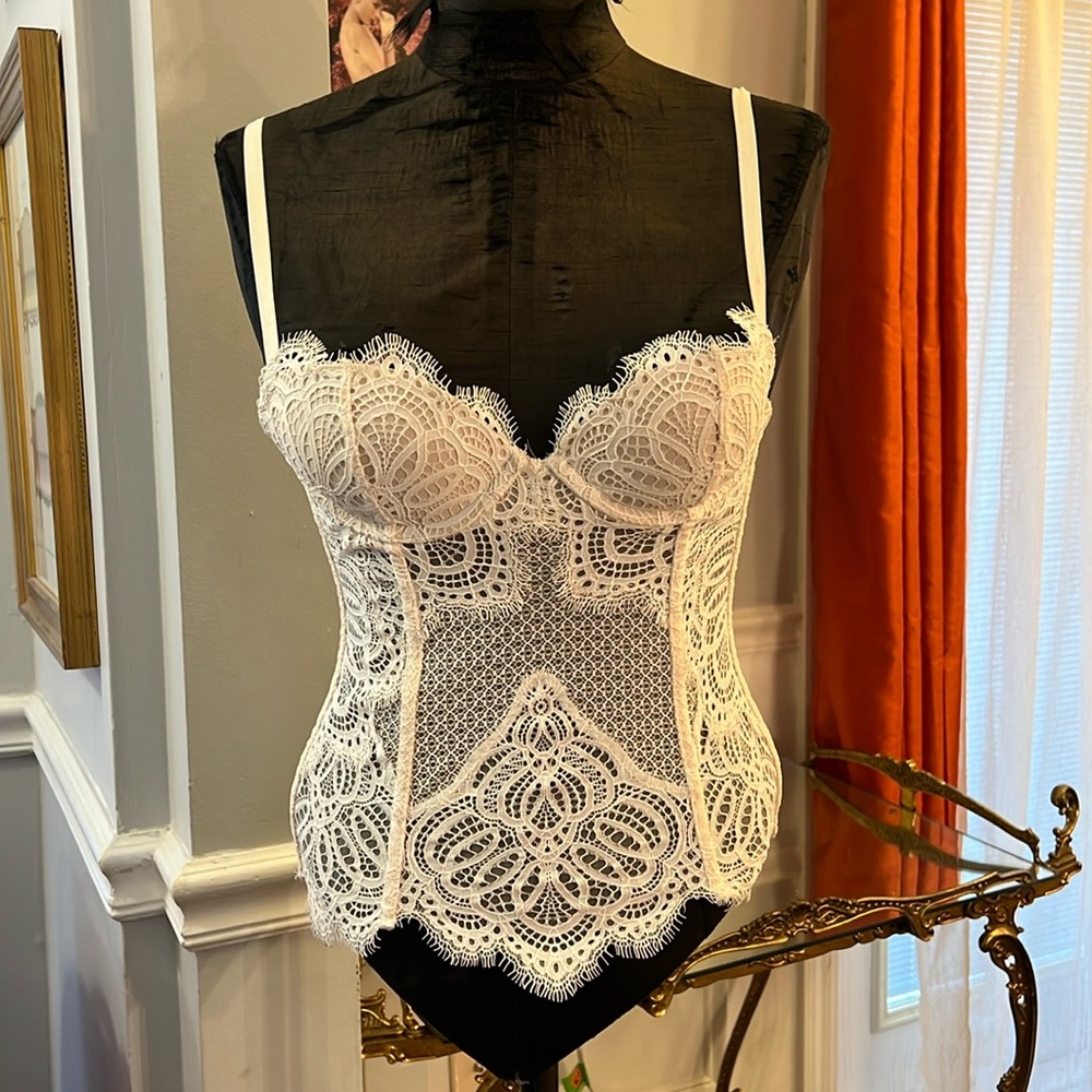32 A/B corset bra top.